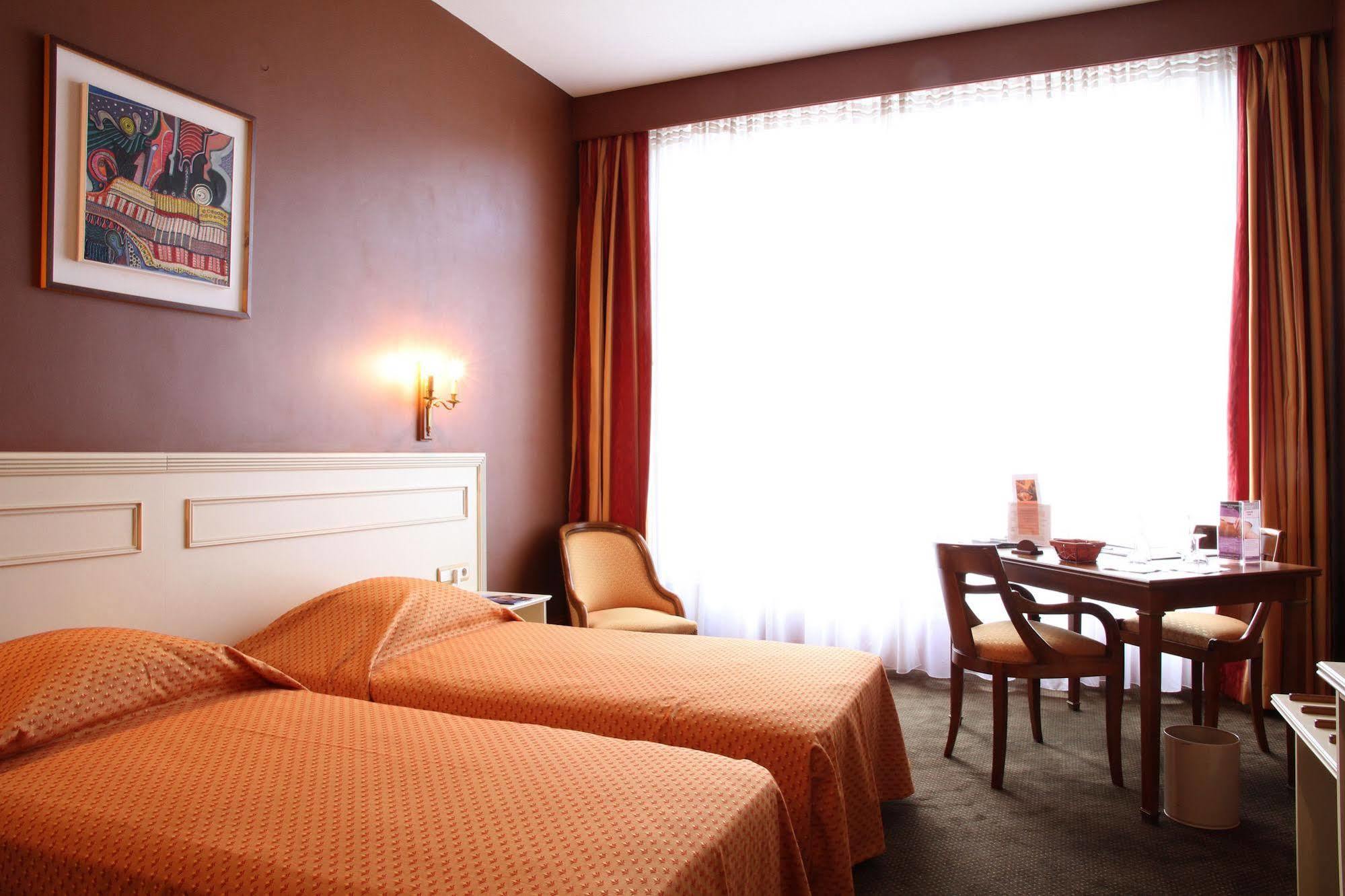 Ermitage Bouquet Hotel Rouen Exterior photo