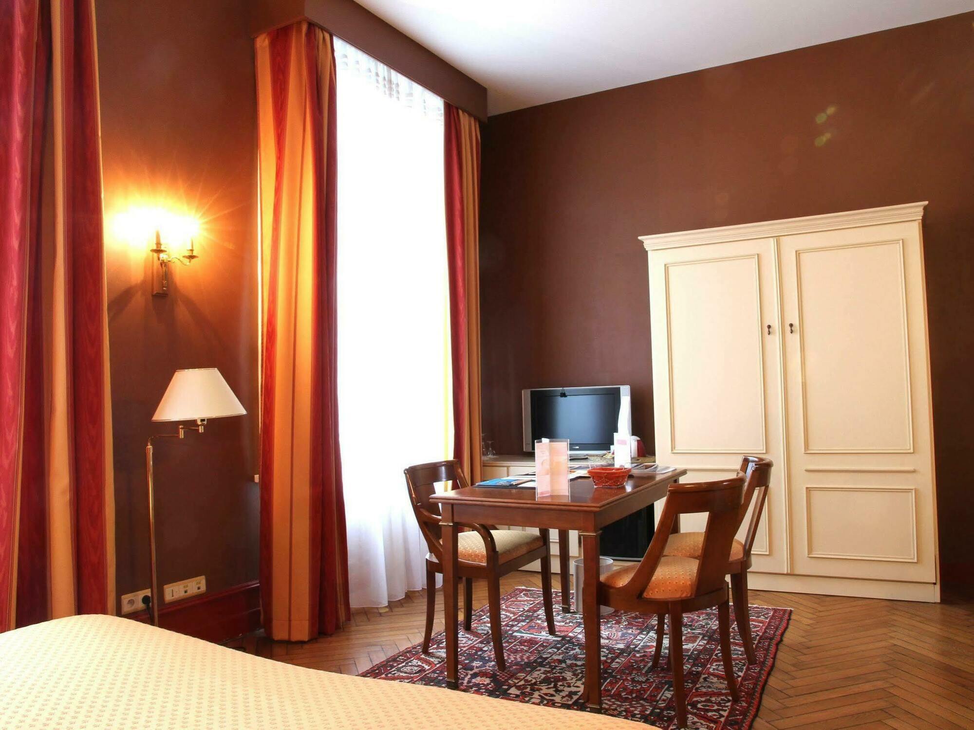 Ermitage Bouquet Hotel Rouen Exterior photo