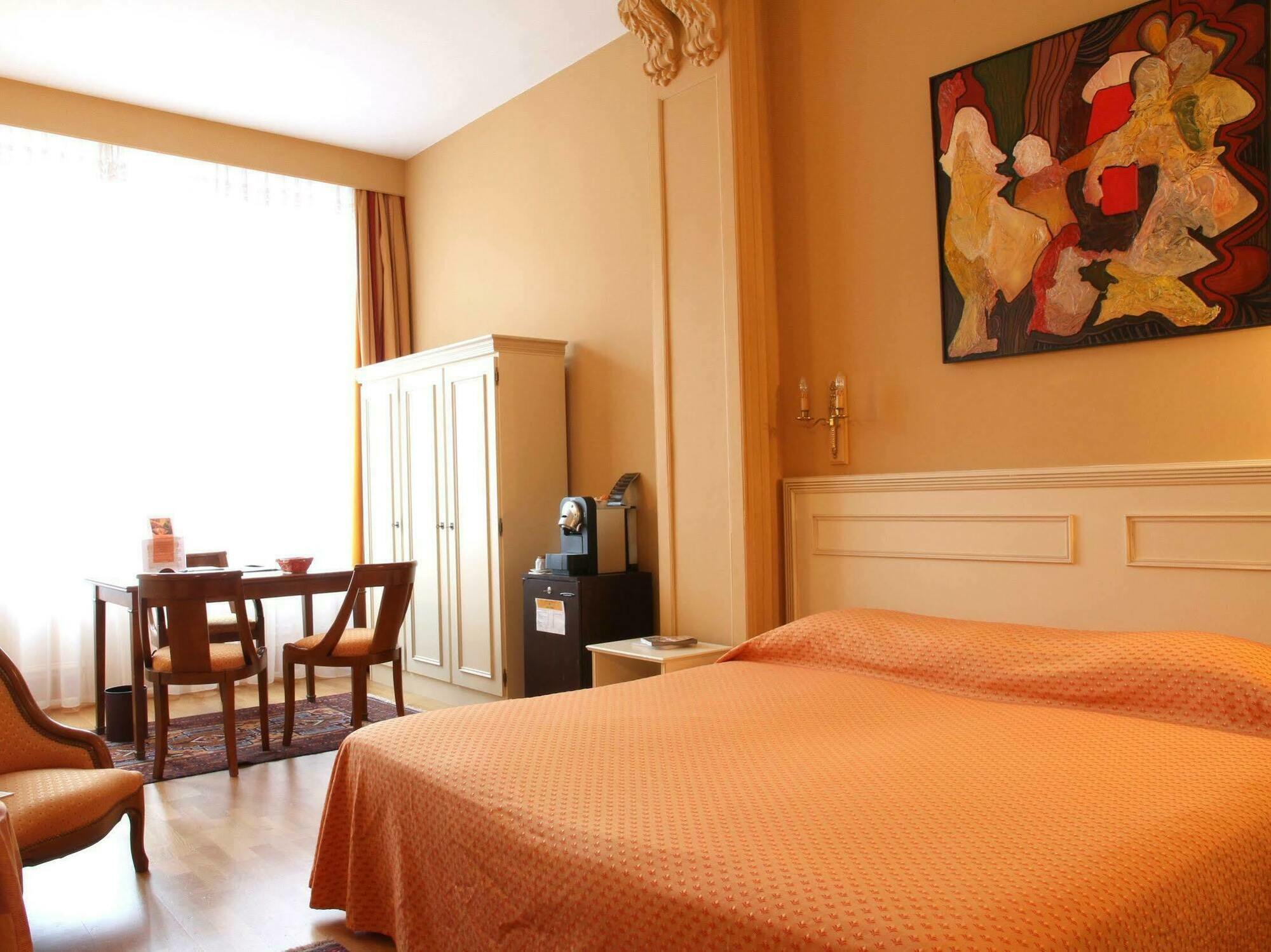 Ermitage Bouquet Hotel Rouen Exterior photo