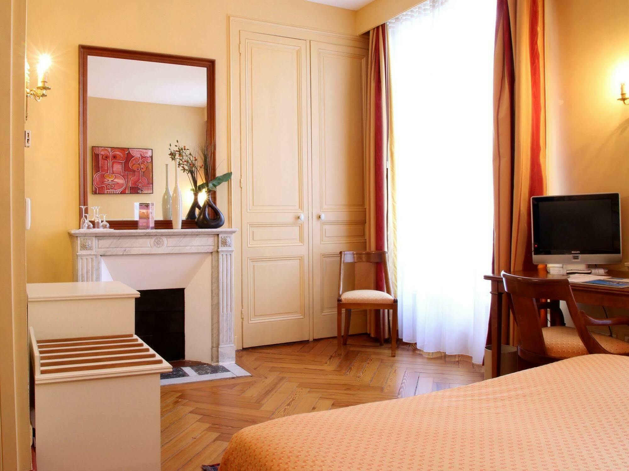 Ermitage Bouquet Hotel Rouen Exterior photo